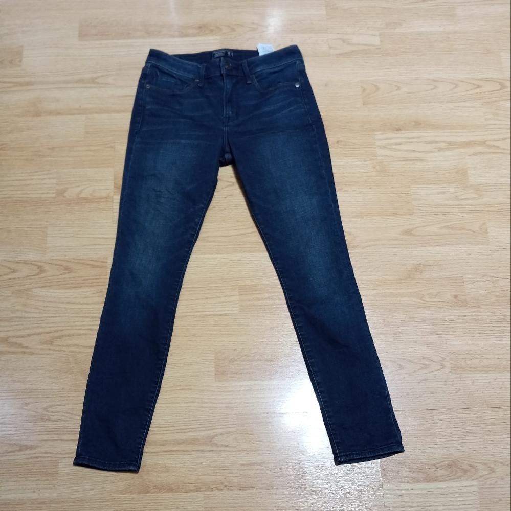 Abercrombie low rise skinny jeans. EUC. Size 26